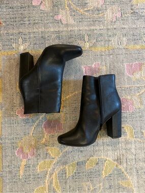 Black Women's Block Heel Ankle Boots - Classic Leather Look Side Zip